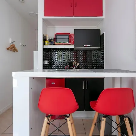 Apartment Quiet Std Near Center Of By Guestready *